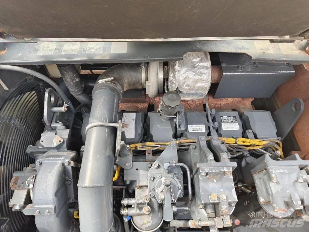 Komatsu PC 450-8 حفارات زحافة