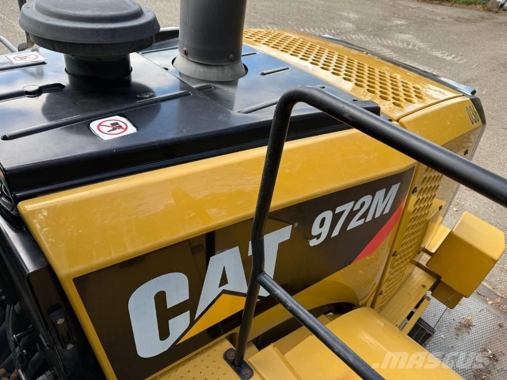 CAT 972M لوادر بعجل
