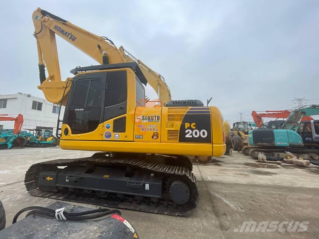 Komatsu PC 200-8 حفارات زحافة