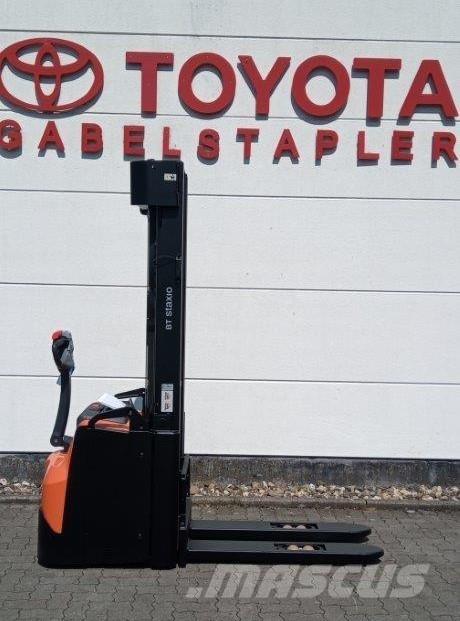 Toyota SPE160L شاحنات مناولة ذاتية الدفع