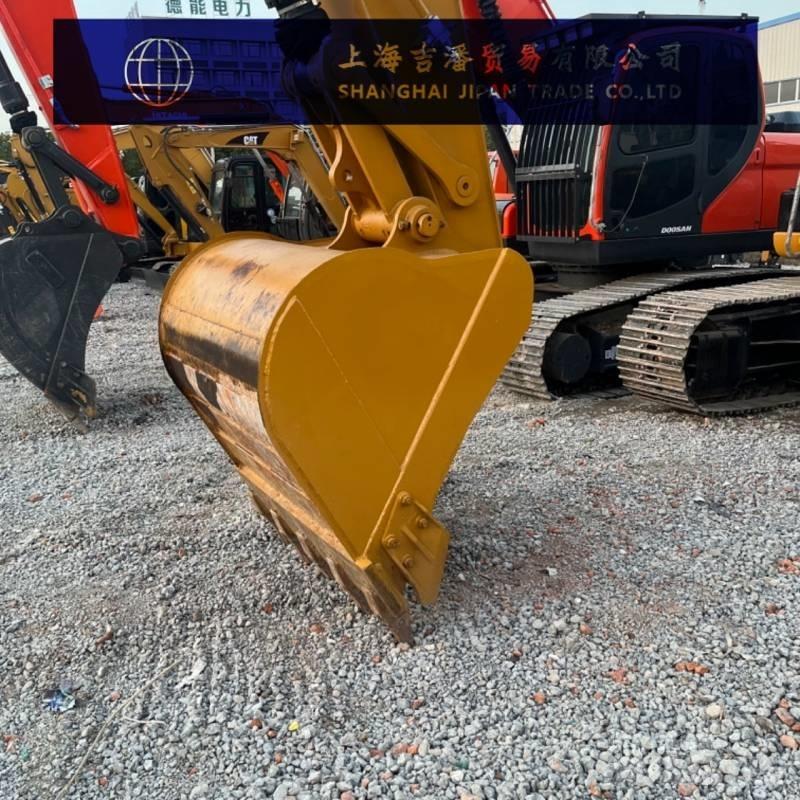 CAT 323 D حفارات زحافة