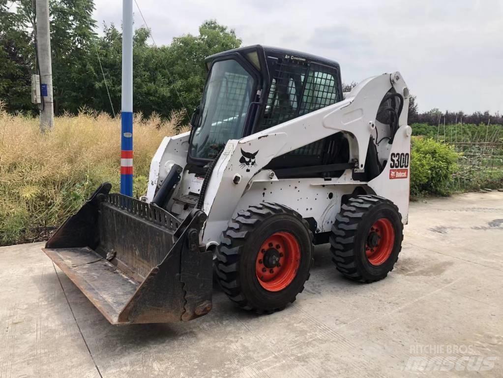 Bobcat S 300 لوادر انزلاقية التوجيه