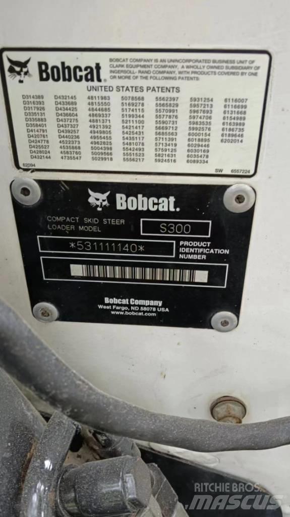 Bobcat S 300 لوادر انزلاقية التوجيه