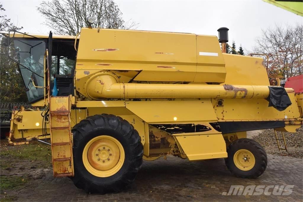 New Holland TF 42 حصادات