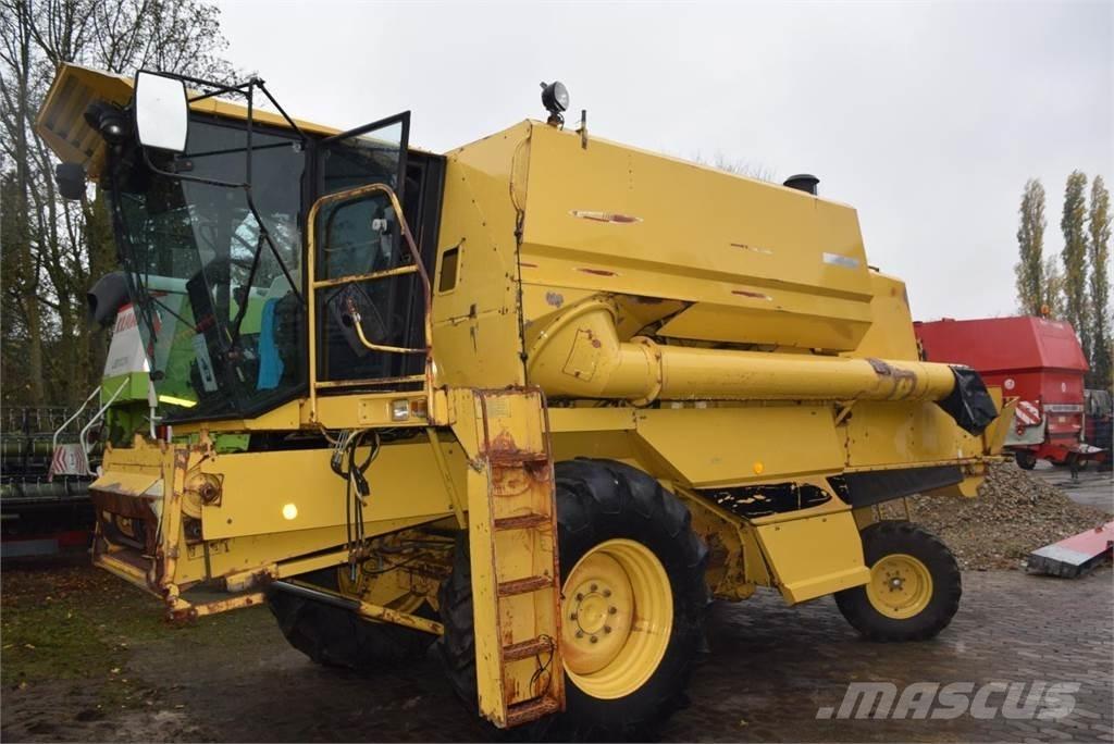 New Holland TF 42 حصادات