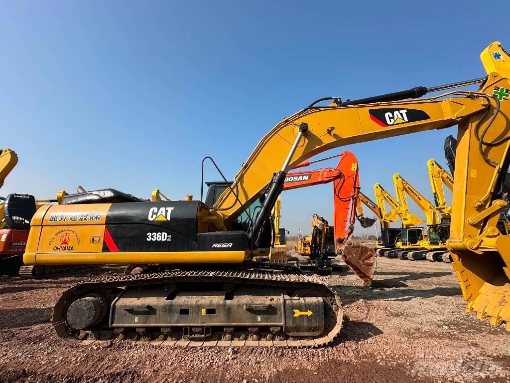CAT 336 D2 حفارات زحافة