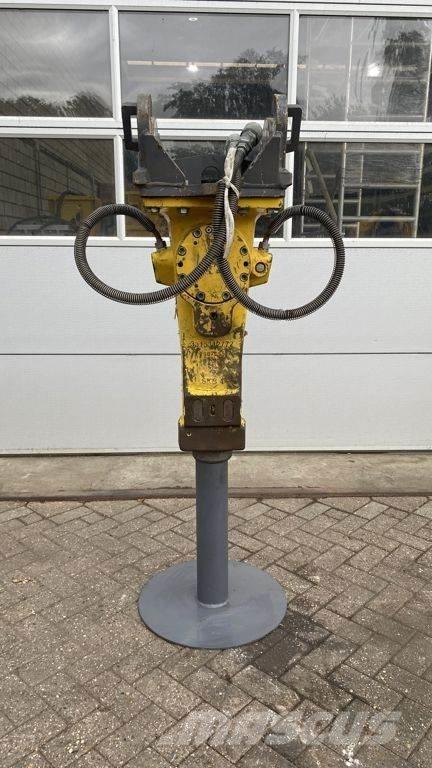 Epiroc SB452 مطارق / كسارات