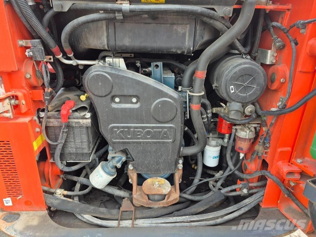 Kubota SSV 65 لوادر انزلاقية التوجيه