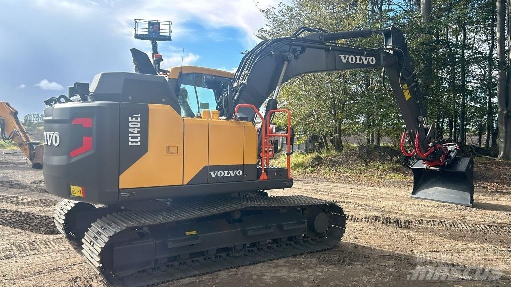 Volvo EC 140 E حفارات زحافة