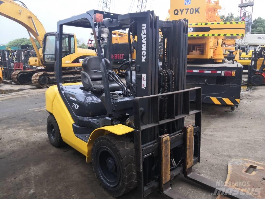 Komatsu 30 شاحنات الديزل