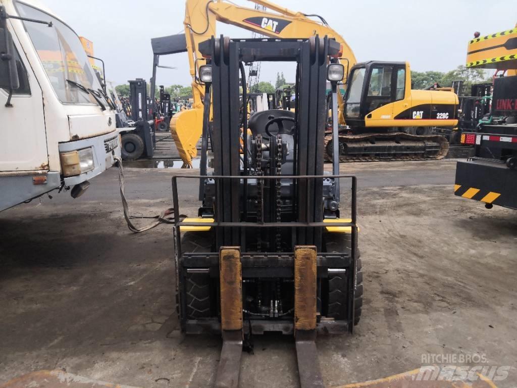 Komatsu 30 شاحنات الديزل