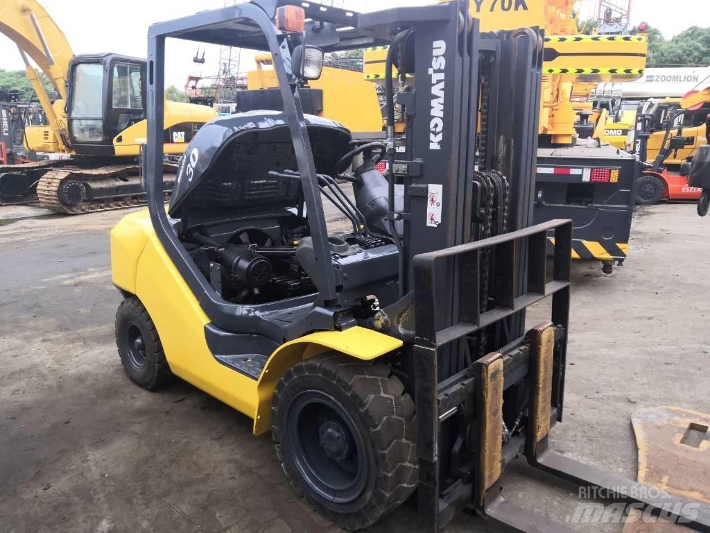 Komatsu 30 شاحنات الديزل