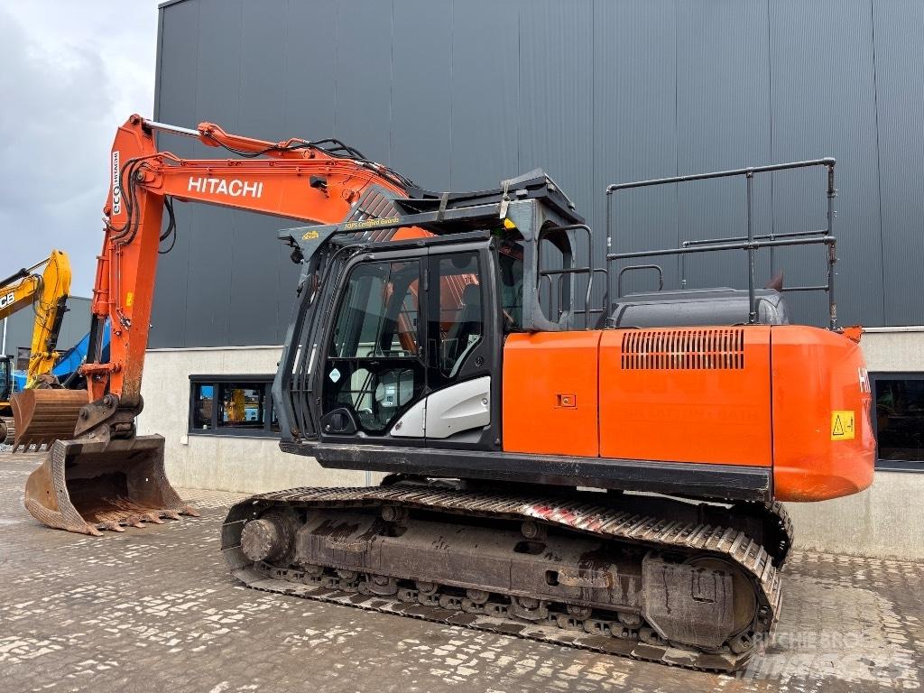 Hitachi ZX 210 LC-6 حفارات زحافة
