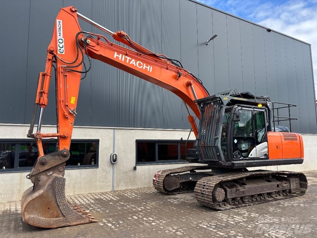 Hitachi ZX 210 LC-6 حفارات زحافة