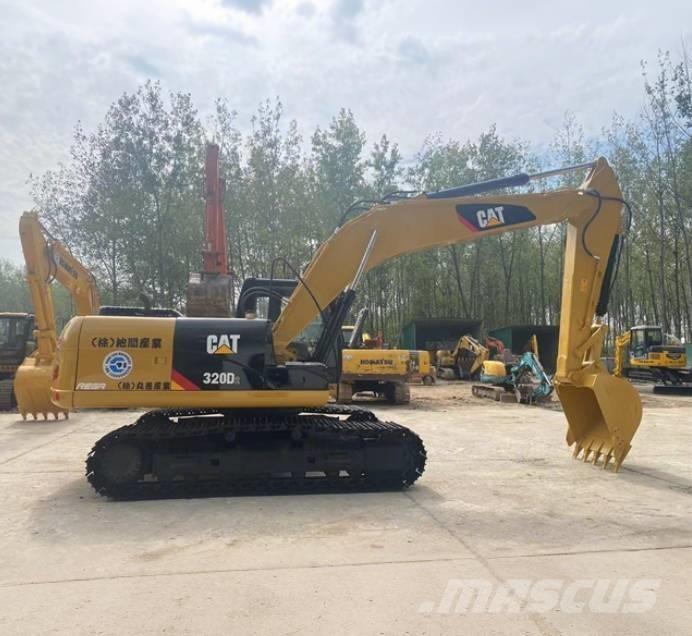CAT 320D2 حفارات زحافة