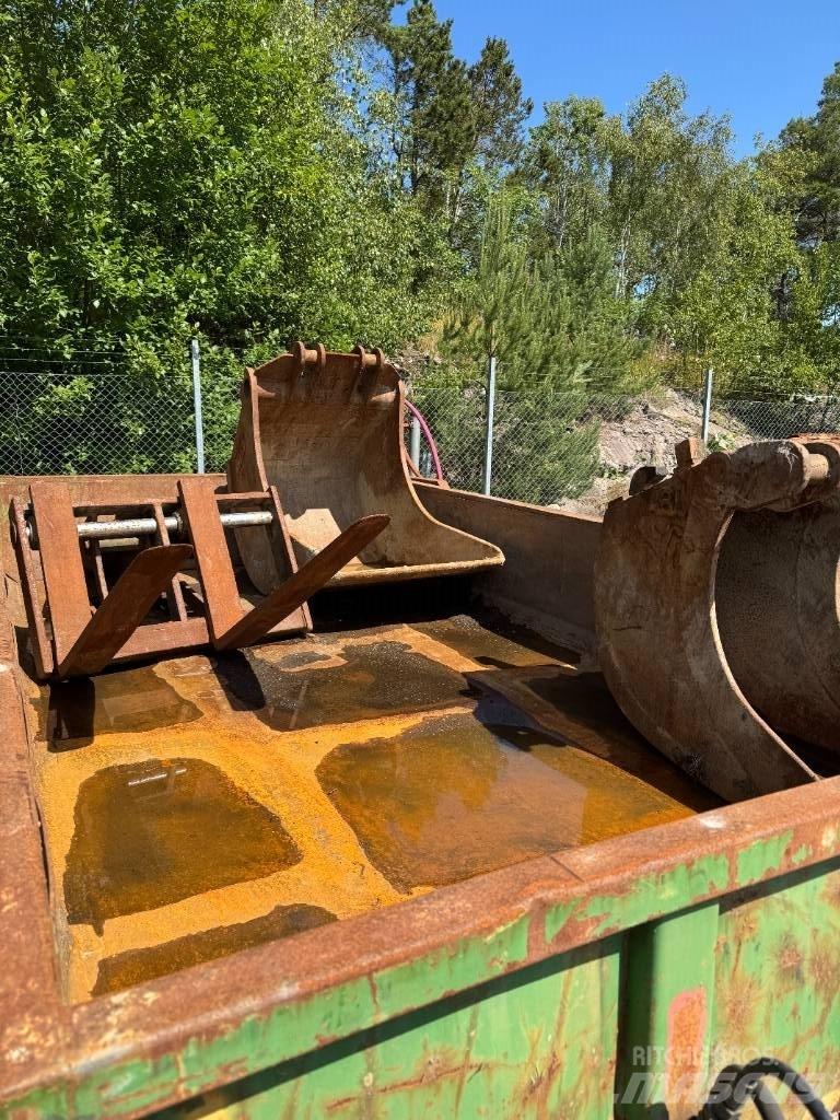 CAT M316F حفارات بعجل