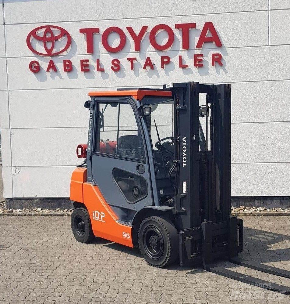 Toyota 02-8FGF25 شاحنات LPG