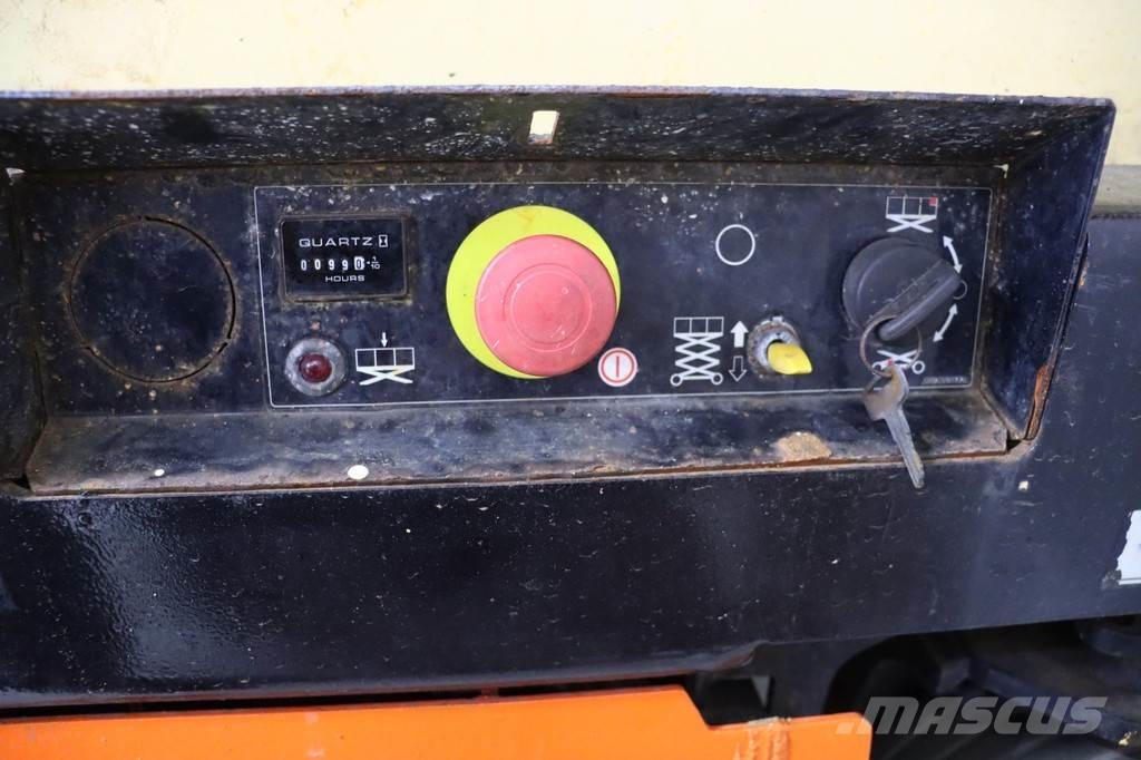 JLG 1932R رافعات مقصية الشكل