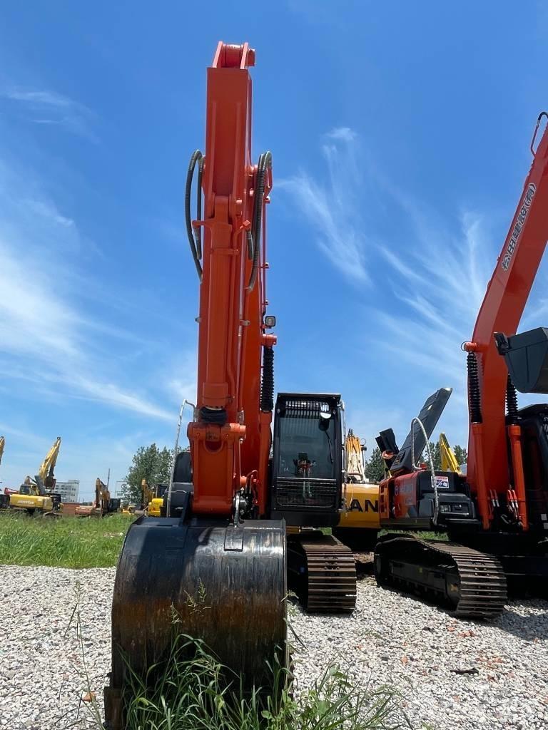 Hitachi ZX 200 حفارات زحافة