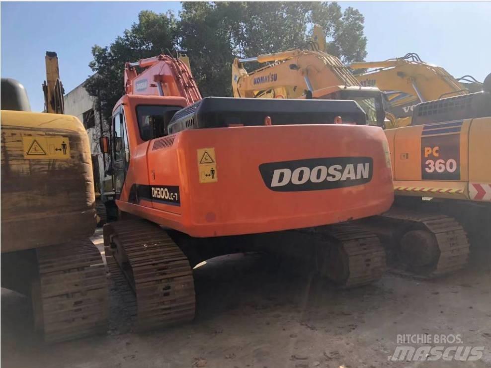 Doosan 225 LC حفارات زحافة