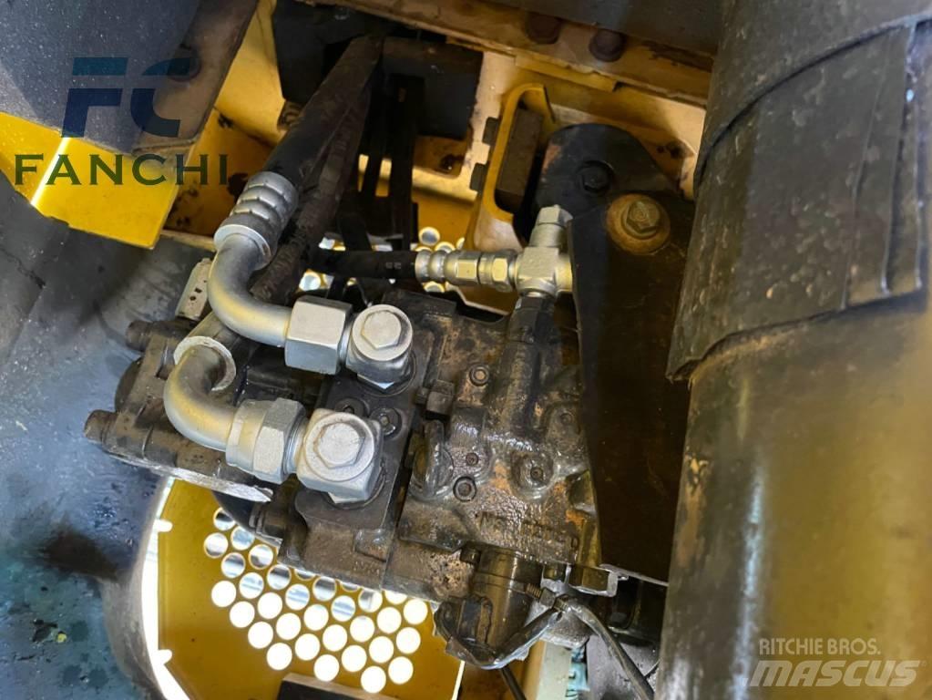 Komatsu PC 56-7 حفارات زحافة