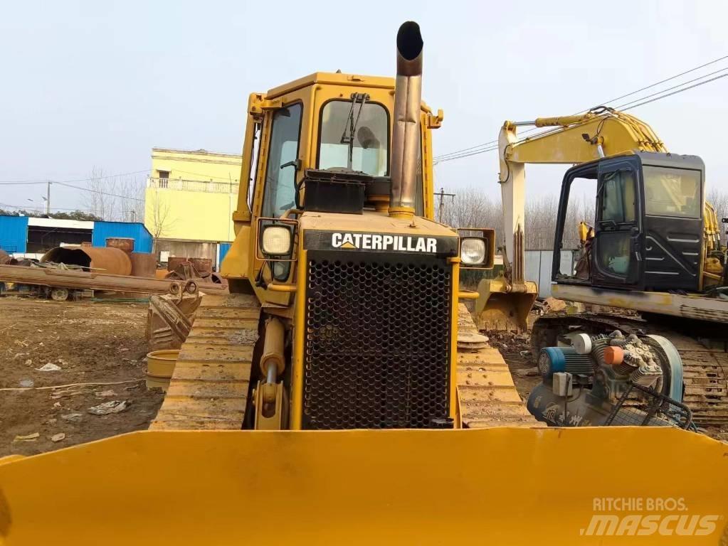CAT D 4 H بلدوزرات مجنزرة