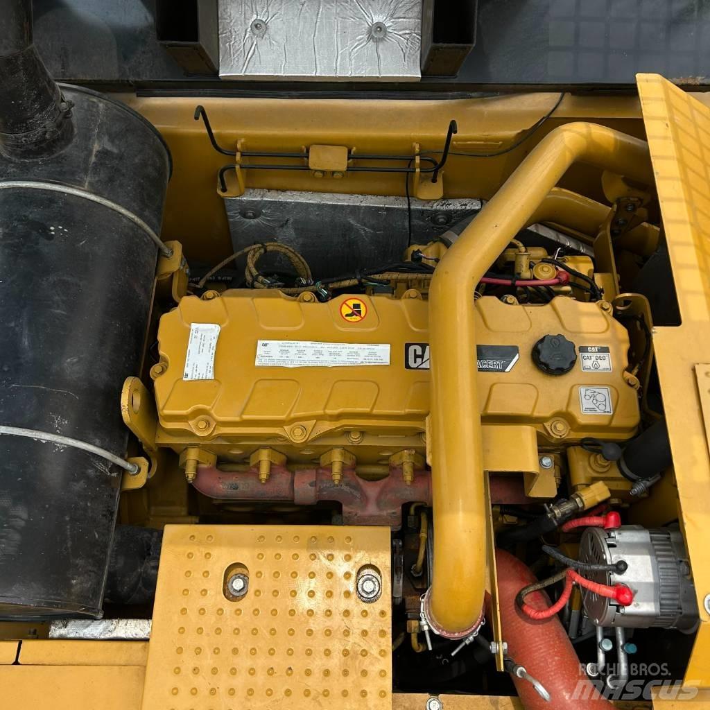 CAT 336D حفارات زحافة