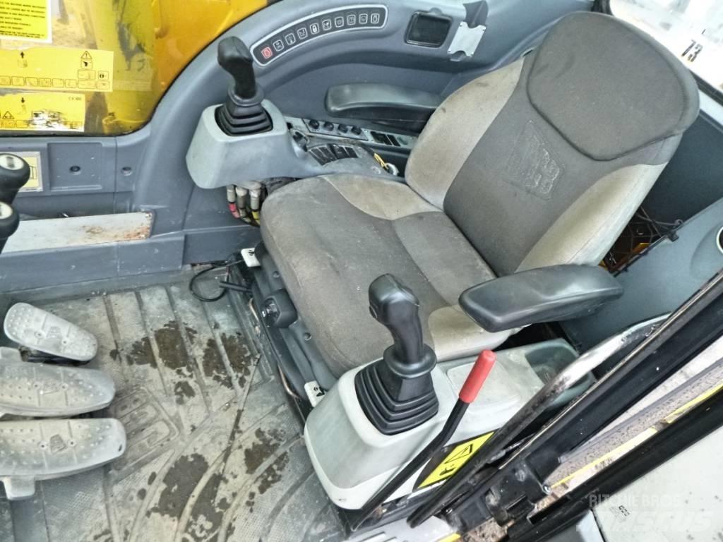 JCB JS 145 LC حفارات زحافة