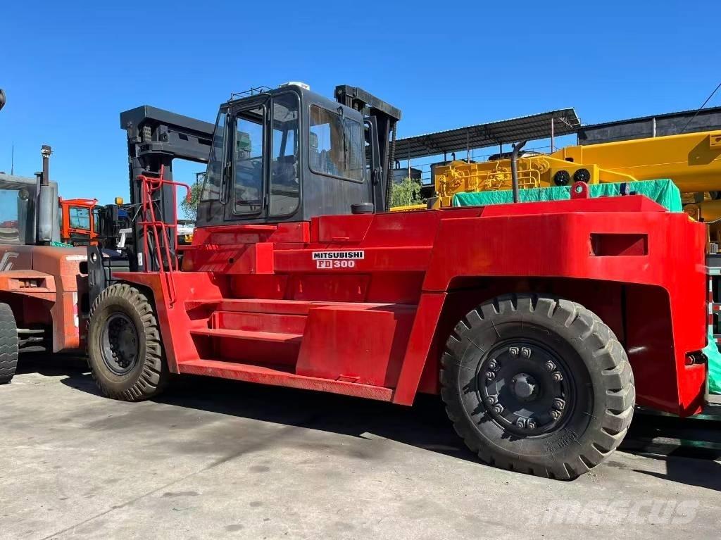 Mitsubishi FD 30 T شاحنات الديزل