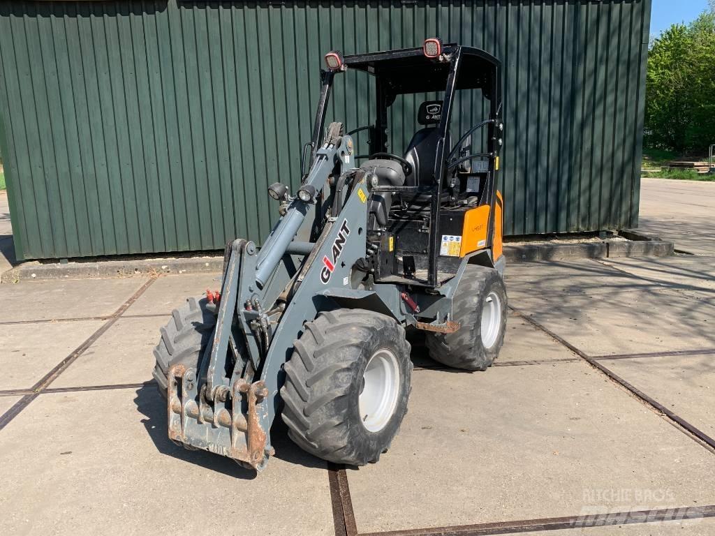 GiANT V 452 T لوادر متعددة الأغراض