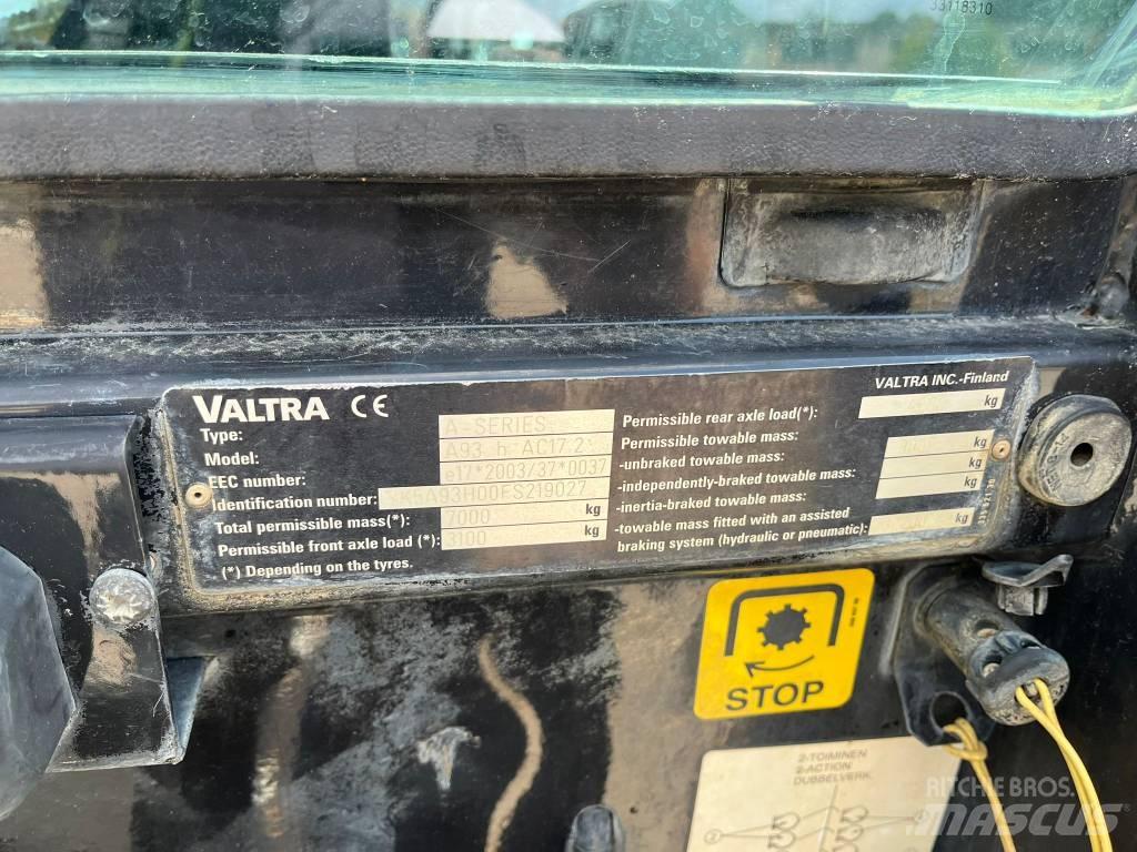 Valtra A 93 الجرارات