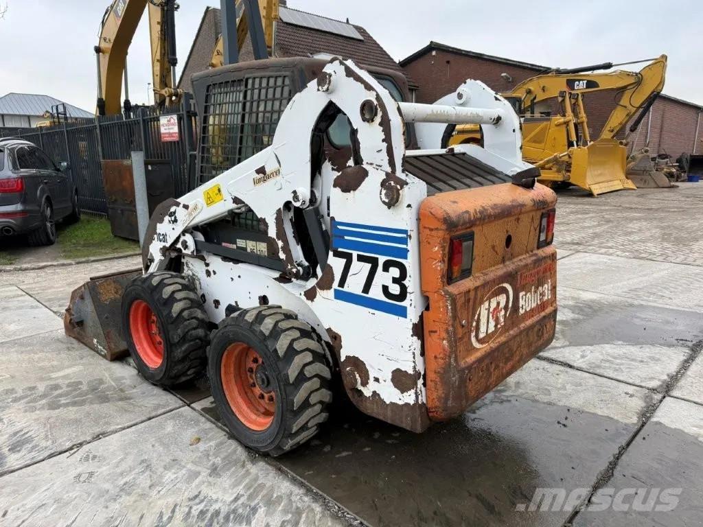 Bobcat 773 لوادر انزلاقية التوجيه