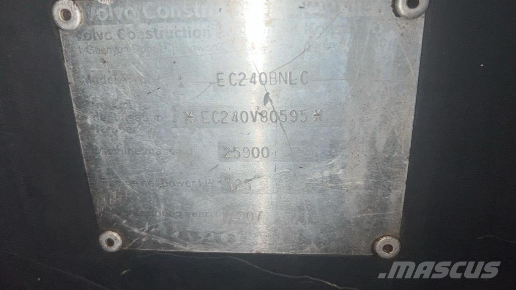 Volvo EC 240 B N LC محور العجلة