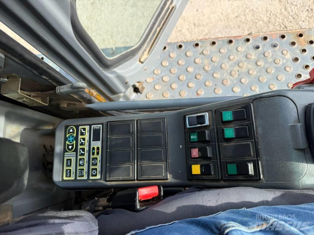 Volvo EC 360 B LC حفارات زحافة