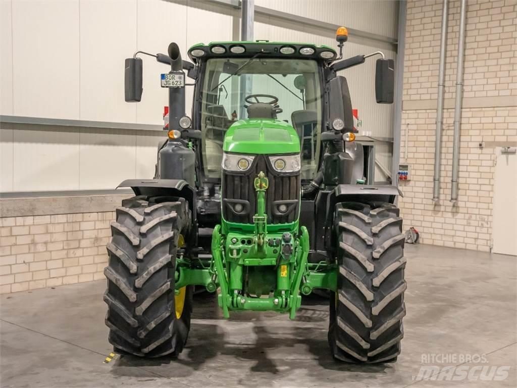 John Deere 6230R الجرارات