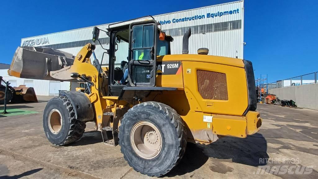 CAT 926M لوادر بعجل