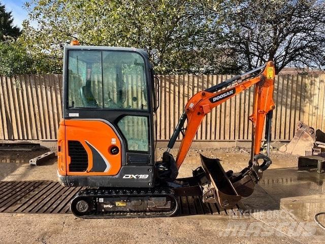 Doosan DX 19 حفارات صغيرة أقل من 7 طن (حفارات صغيرة)