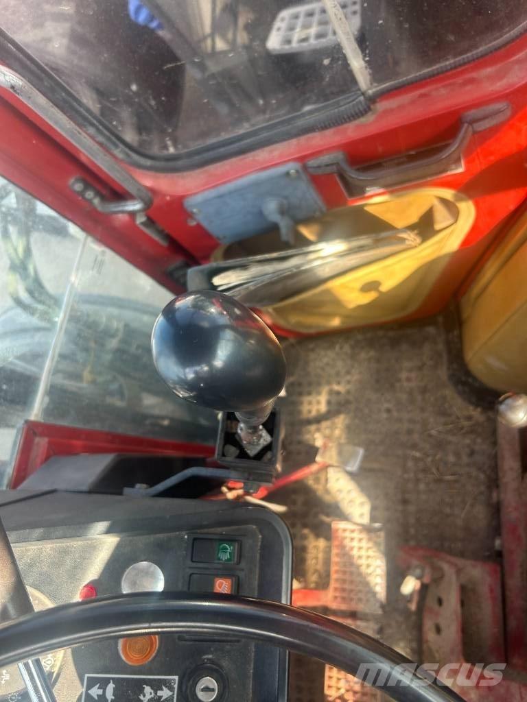 International 685 XL الجرارات