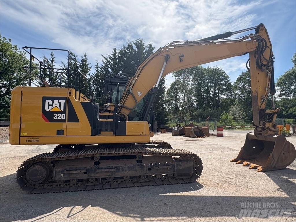 CAT 320 07B حفارات زحافة