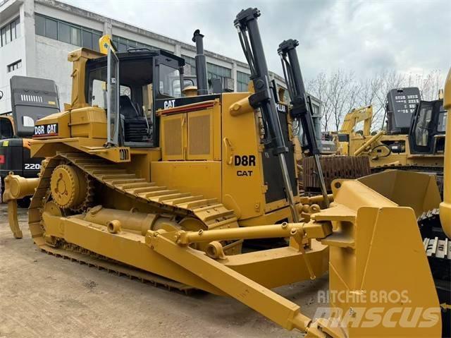 CAT D 8 R بلدوزرات مجنزرة