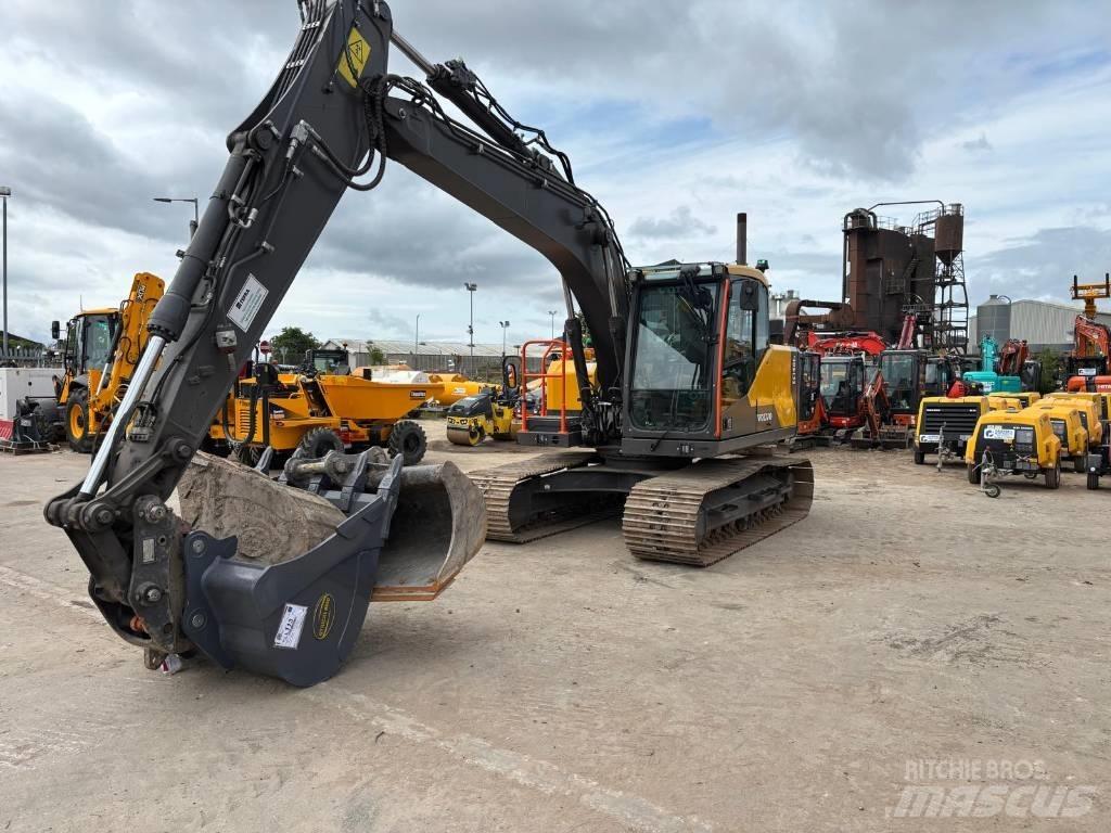 Volvo EC 140 E حفارات زحافة