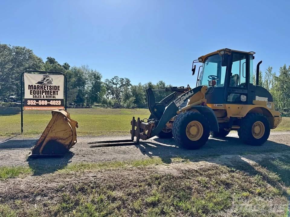 John Deere 244 J لوادر بعجل