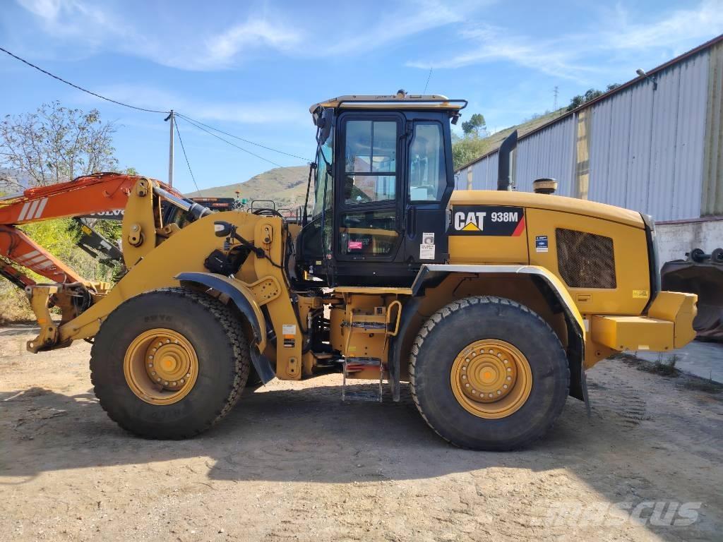 CAT 938 M لوادر بعجل