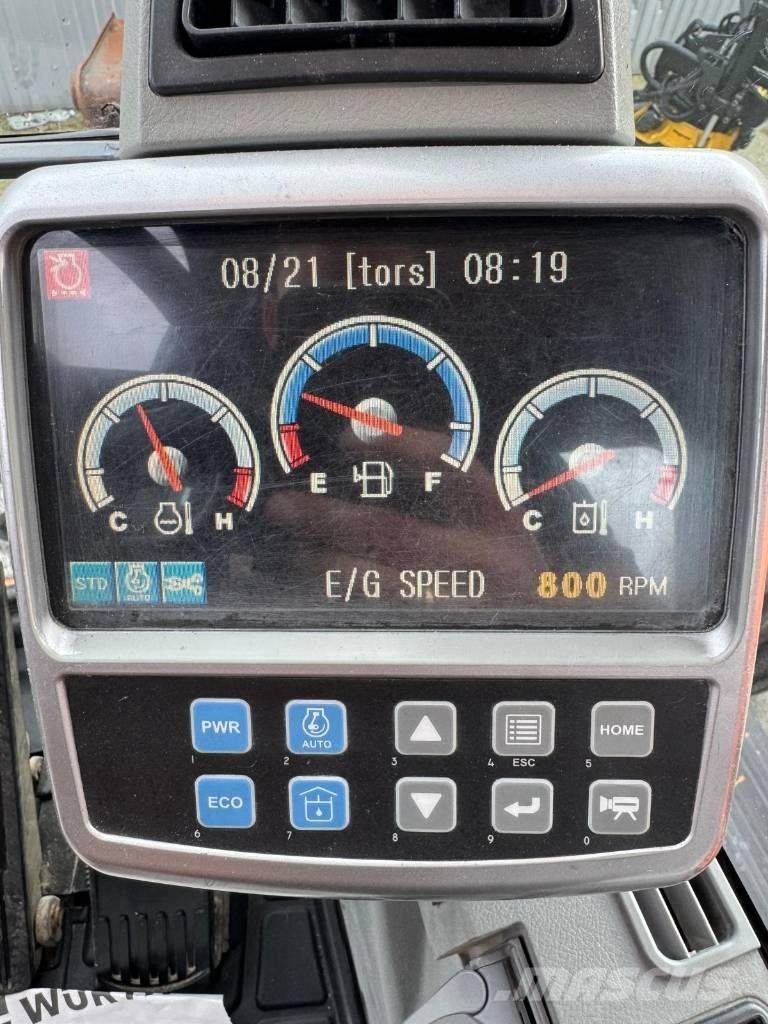 Doosan DX 140 W حفارات بعجل
