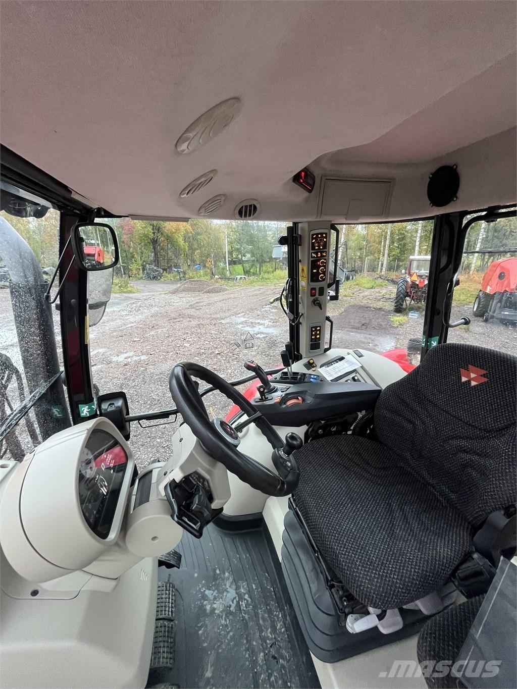 Massey Ferguson 5713 الجرارات
