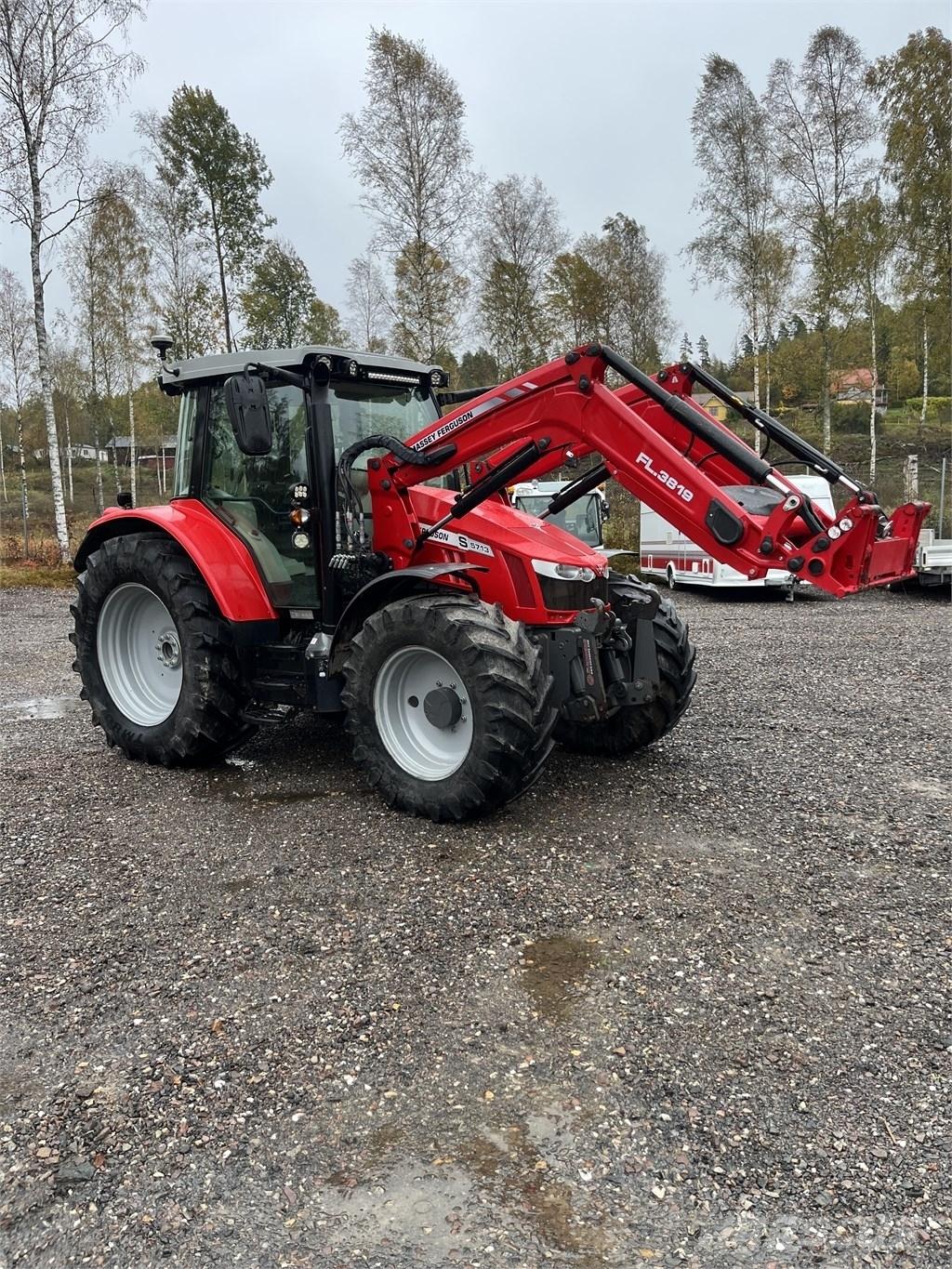 Massey Ferguson 5713 الجرارات