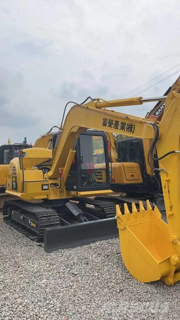 Komatsu PC 70 حفارات وسط 7 طن - 12 طن