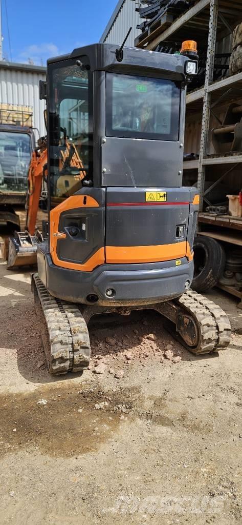 Develon DX 27 Z-7 حفارات صغيرة أقل من 7 طن (حفارات صغيرة)