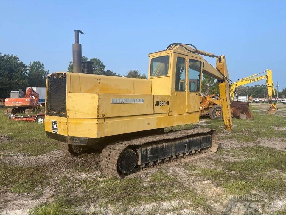 John Deere 690 B حفارات زحافة