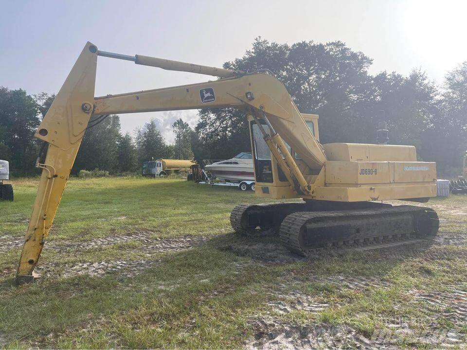 John Deere 690 B حفارات زحافة